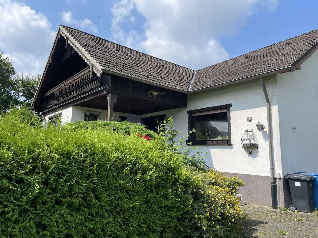 Immobilie in Dingdorf - **Wohnhaus mit Garten und Garage in Schönecken** - Bild 1