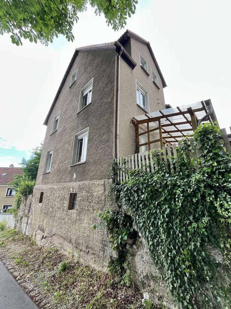 Immobilie in Treffurt - Teilmodernisiertes Einfamilienhaus mit Ausbaupotenzial, Scheune und idyllischem Gartengrundstück - Bild 2