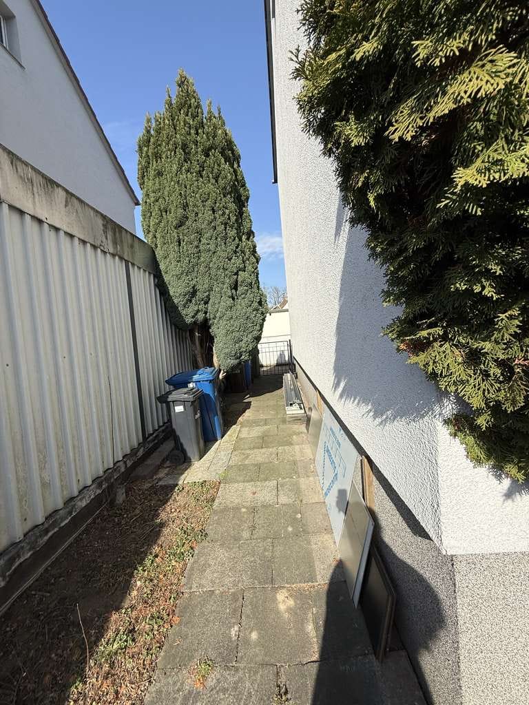 Immobilie in Leverkusen - 2 kleine Mehrfamilienhäuser mit ingesamt 8 Wohnungen400 - Bild 2