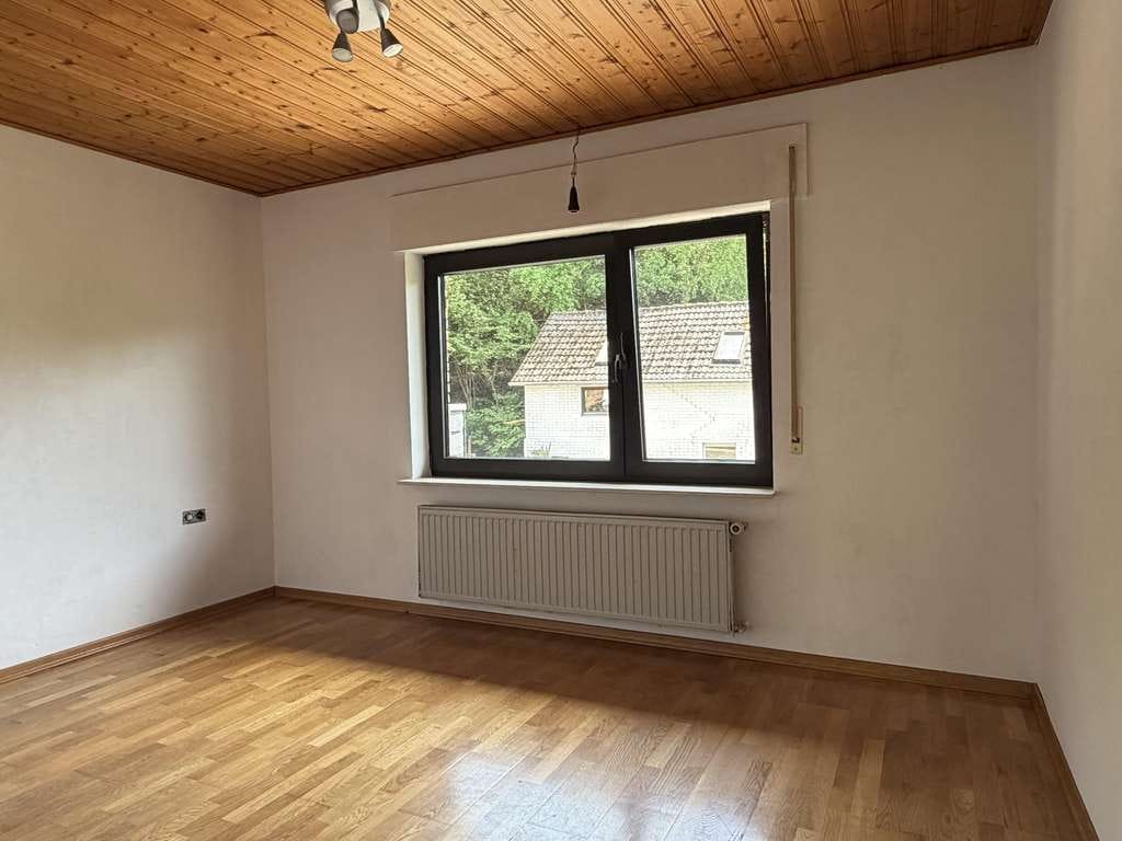 Immobilie in Asbach - Repräsentatives Einfamilienhaus mit Garten und Garage - Bild 4