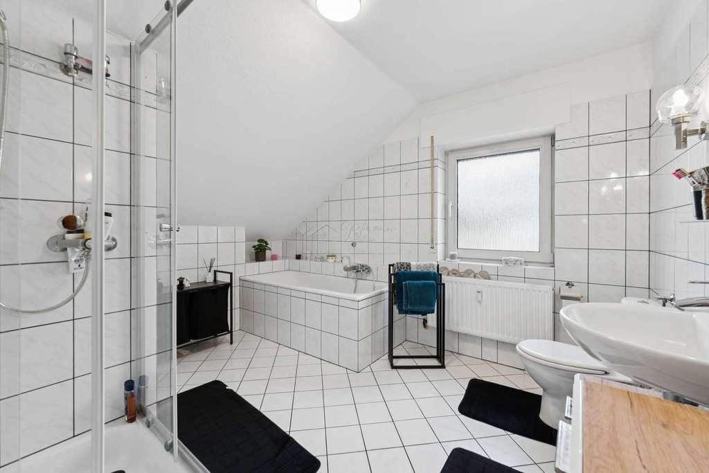 Immobilie in Geldern - Attraktive Kapitalanlage: Zweifamilienhaus mit Garten, Balkon & Doppelgarage - Bild 3