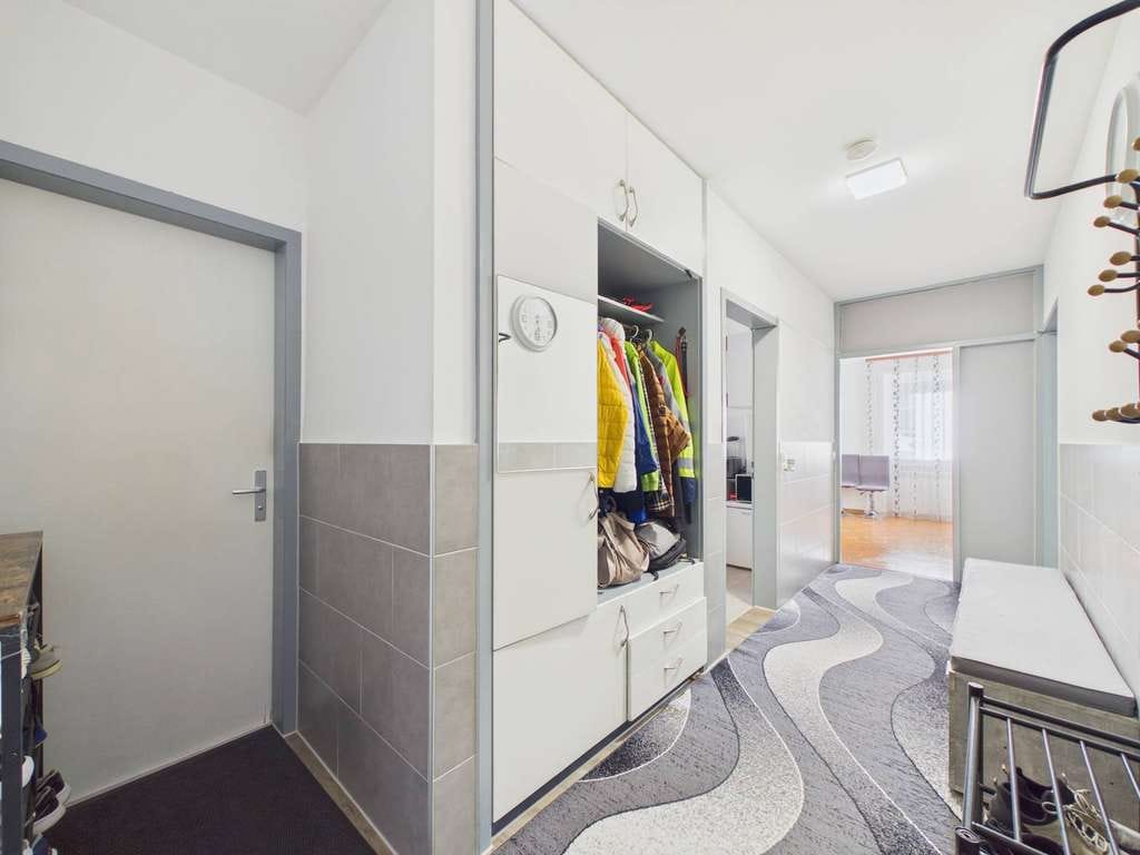 Immobilie in Hermaringen - Modernisiertes Zuhause, Souterrainbereich und zwei Stellplätzen – Wohnen mit Wohlfühlfakt - Bild 2
