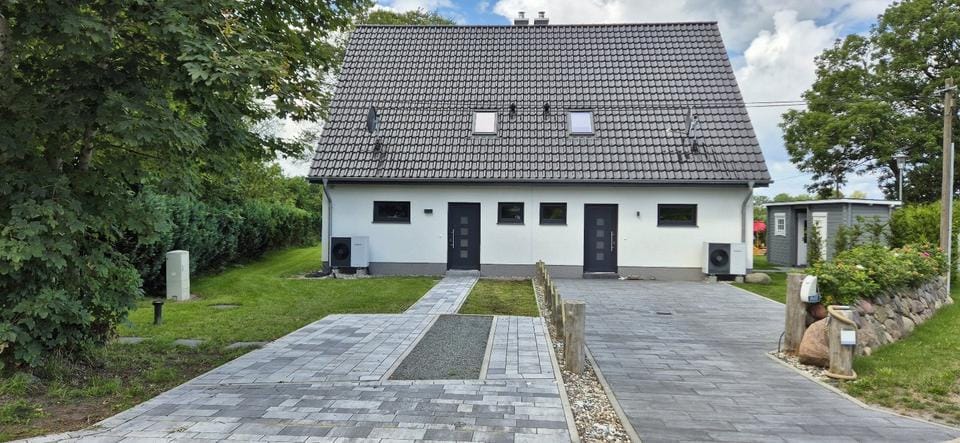 Immobilie in Klausdorf - +++NEUBAU+++ Exklusive Doppelhaushälfte mit Bodden und Ostseeblick inmitten unberührter Natur - Bild 0