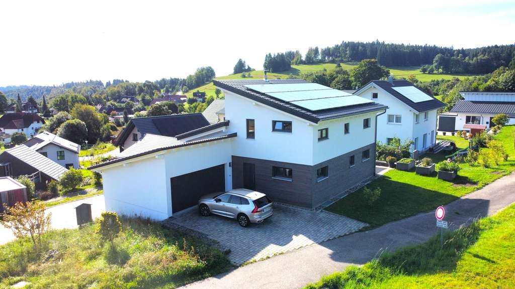 Immobilie in Dachsberg (Südschwarzwald) - Hochwertiges und modernes Einfamilienhaus mit nachhaltiger Gebäudetechnik in Dachsberg zu verkaufen - Bild 2