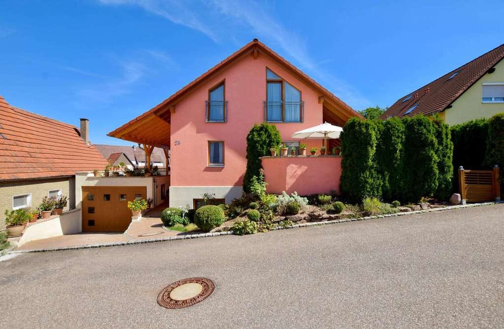 Immobilie in Tiefenbronn - Bildschönes Einfamilienhaus mit Wohlfühlcharakter - Bild 0
