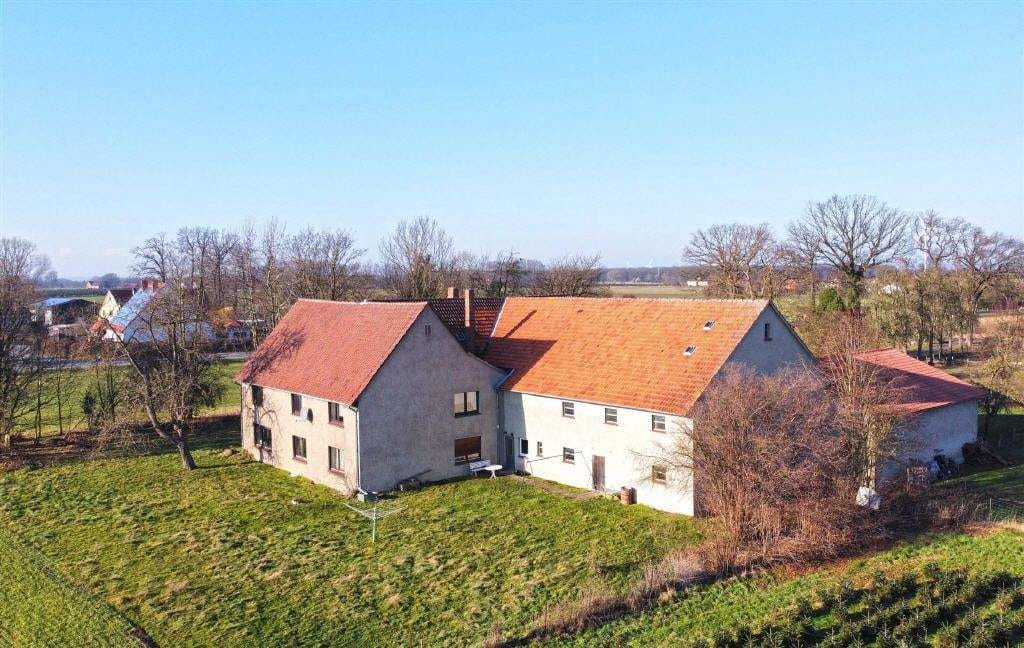 Immobilie in Lübbecke - Ehemaliges landwirtschaftliches Gebäude mit etwa 2,5 ha Land - Bild 1