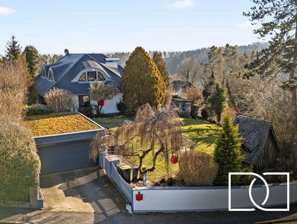 Immobilie in Zirndorf - Exklusives Anwesen! Modernisierte Villa in ruhiger Lage mit einzigartigem Grundstück - Bild 0