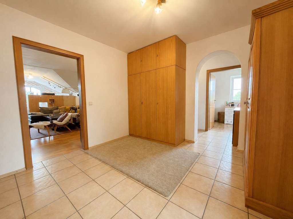 Immobilie in Rohrdorf - 3-Zimmer-Dachgeschosswohnung in zentraler Lage von Thansau - Bild 2