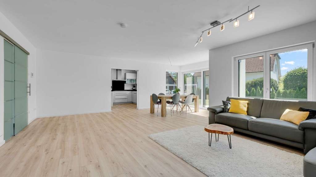 Immobilie in Hummeltal - Hochwertiger Neubau! Energieeffizientes Architektenhaus mit Privatsphäre auf großem Grundstück - Bild 2