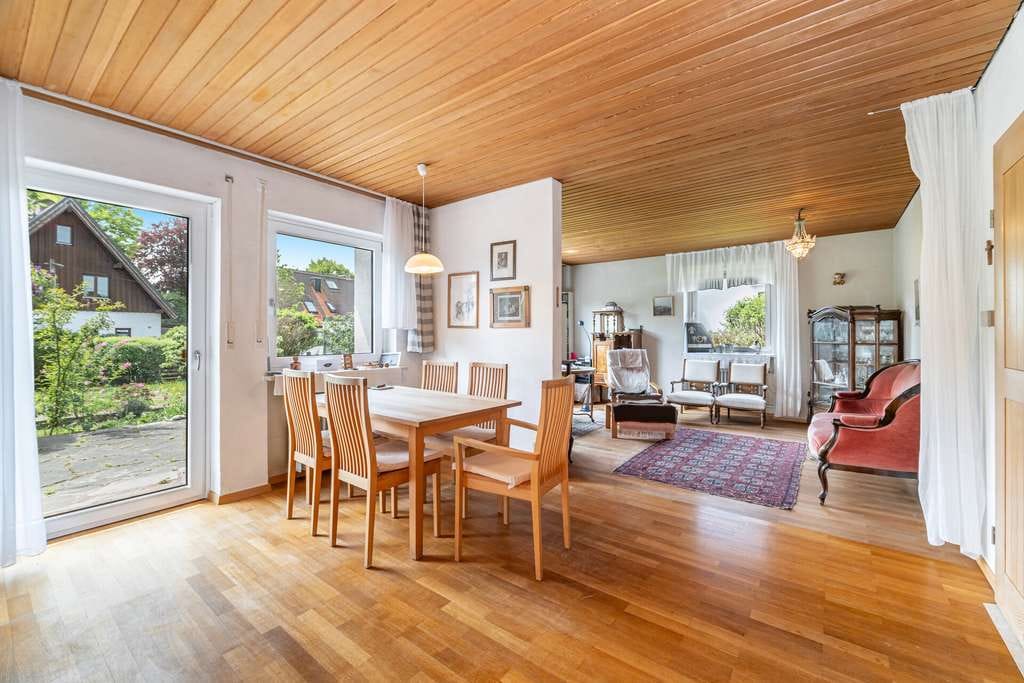 Immobilie in Grafrath - Charmanter Bungalow auf Südgrundstück in traumhafter Naturkulisse in Grafrath bei Fürstenfeldbruck - Bild 2