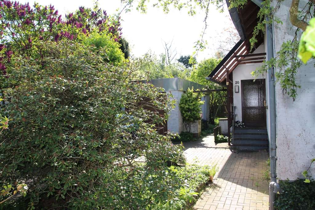 Immobilie in Tostedt - Grosses Einfamilienhaus mit Garage, riesigem Garten und SUPER RENDITE - Bild 0