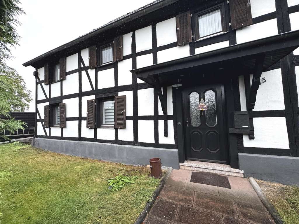 Immobilie in Lohmar - Wohntraum mit Seele: Modernisiertes Fachwerk-Idyll in Lohmar-Birk - Bild 2