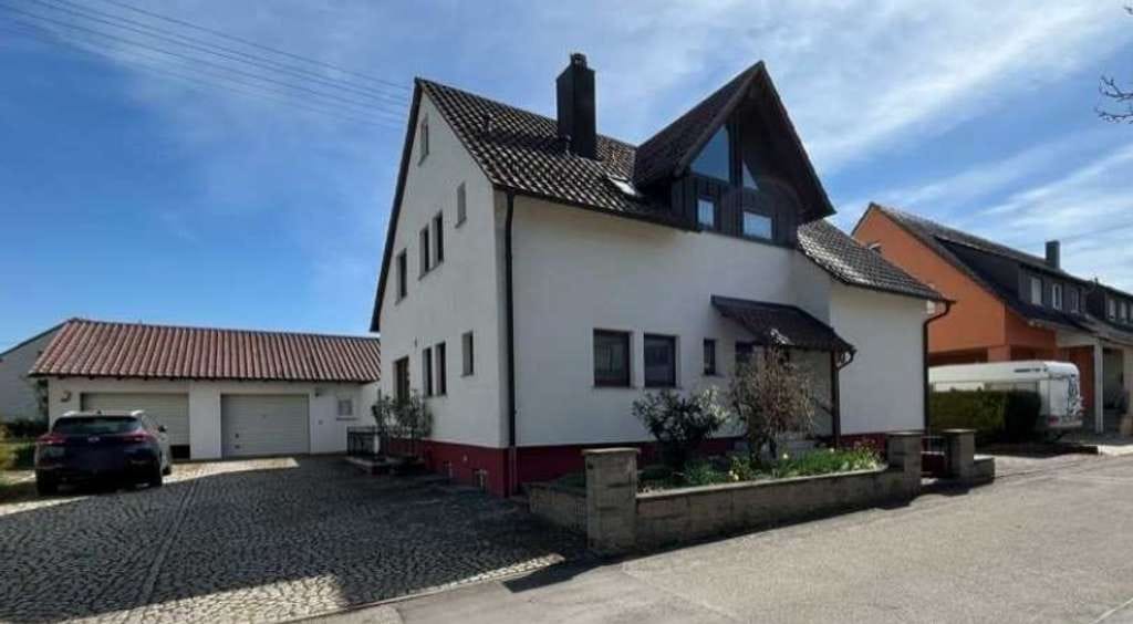 Immobilie in Sersheim - Großzügiges Zweifamilienhaus mit Baupotenzial und Traumgarten in Sersheim (ohne Markler) - Bild 1