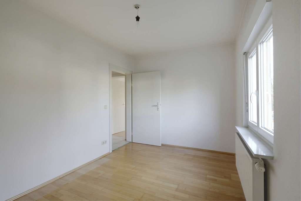 Immobilie in Freiburg im Breisgau - Gepflegte 3-Zimmer-Wohnung mit 2 Balkonen im Erbbaurecht - Bild 3