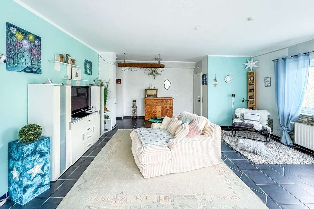 Immobilie in Overath - Wohnen im Grünen: Gepflegte 2-Zimmerwohnung mit Terrasse und eigenem Garten! - Bild 1