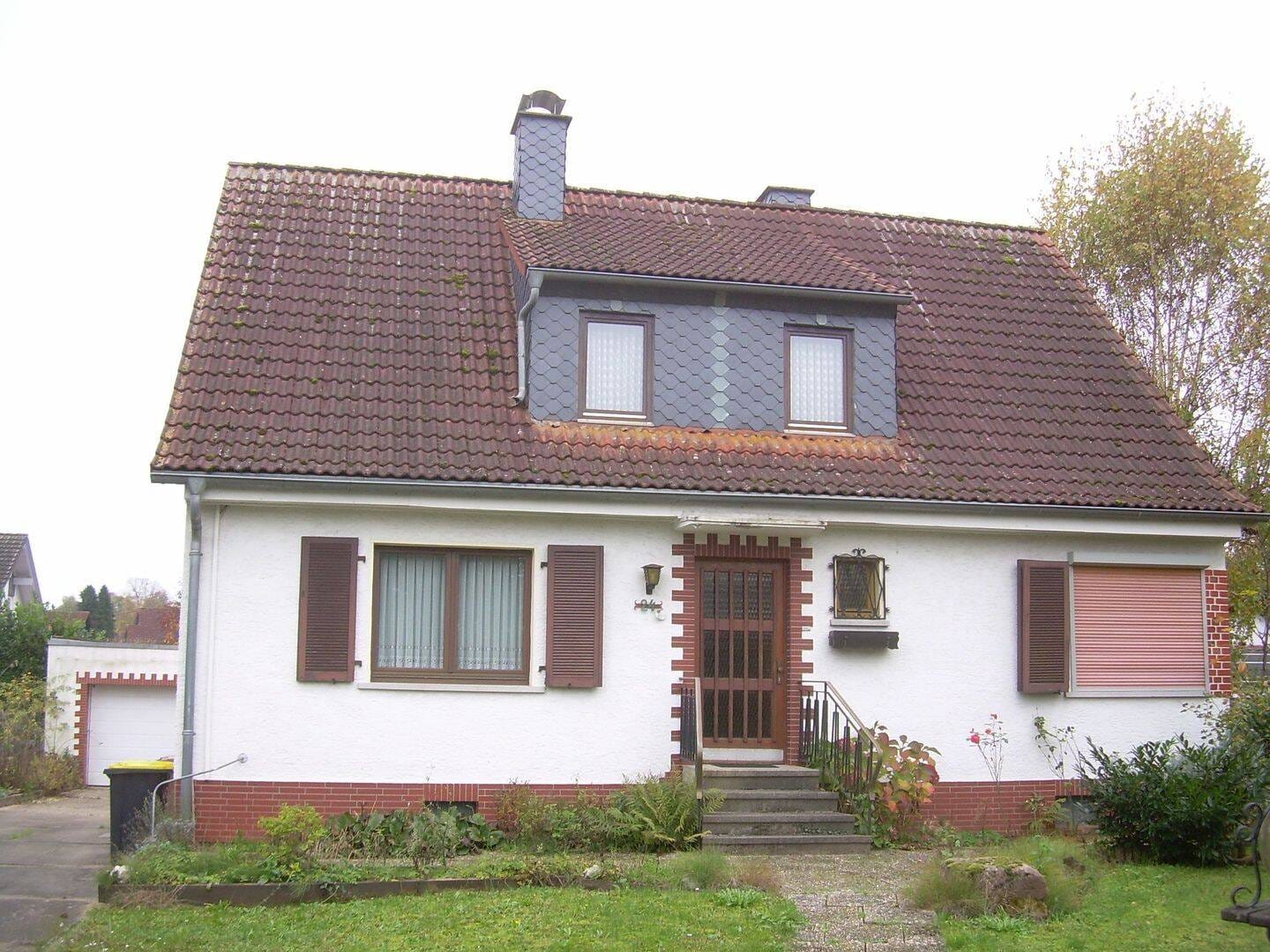 Immobilie in Ortenberg - Großzügiges 1 - 2 Familienhaus mit gr. Garten in schöner Wohnlage - Bild 1