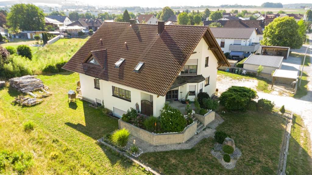 Immobilie in Schwandorf - 13 Zimmer | ca. 418 m² Wohnfläche | 1.413 m² Grundstück in Schwandorf - Bild 3