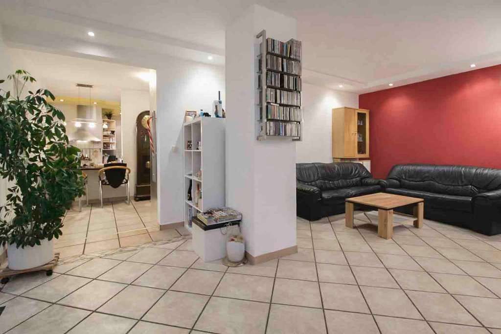 Immobilie in Norderstedt - Ein Haus - Zwei Möglichkeiten  Einfamilienhaus mit separatem Anbau - Bild 2