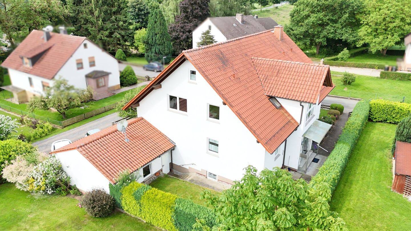 Immobilie in Wolfhagen - Solides, gepflegtes Haus mit bis zu 3 Parteien, Eigennutzung o. Vermietung möglich, an Feld & Wiesen! - Bild 4