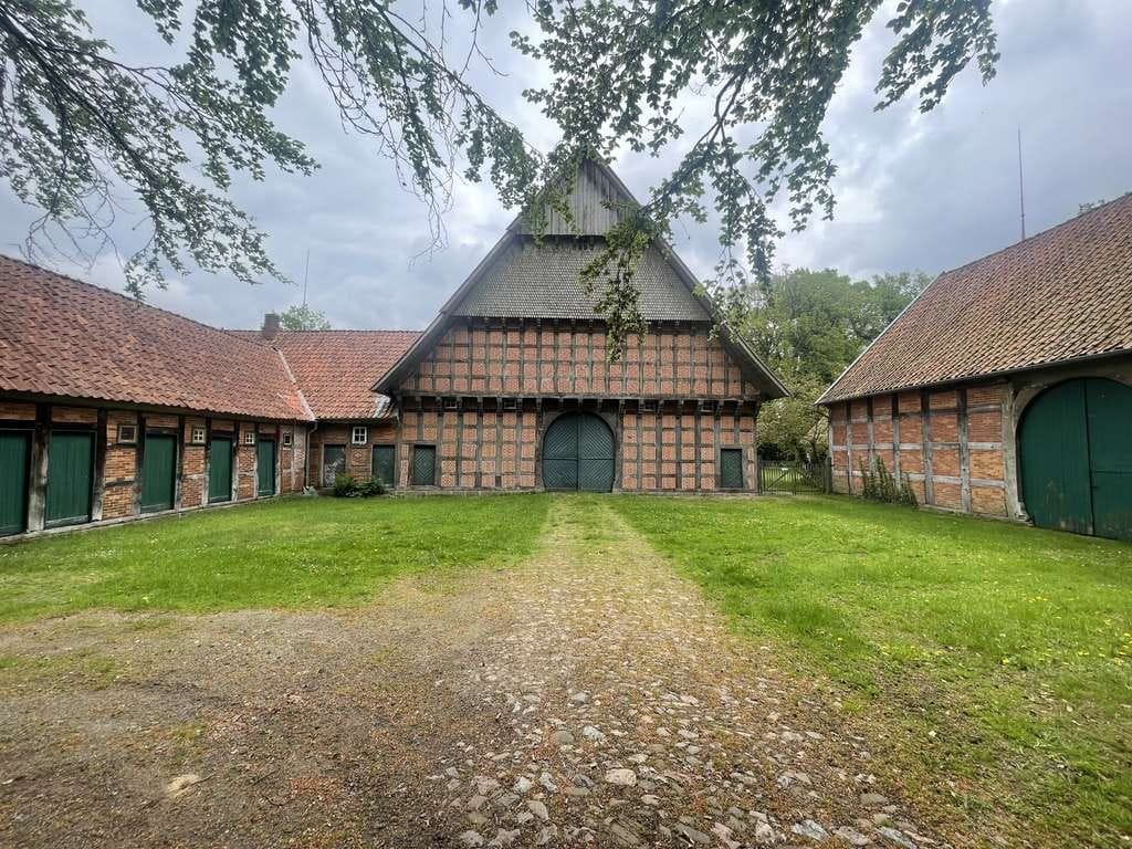 Immobilie in Gehrde - 85 ha Fachwerkhof / Gutshof mit Eigenjagd - Bild 0