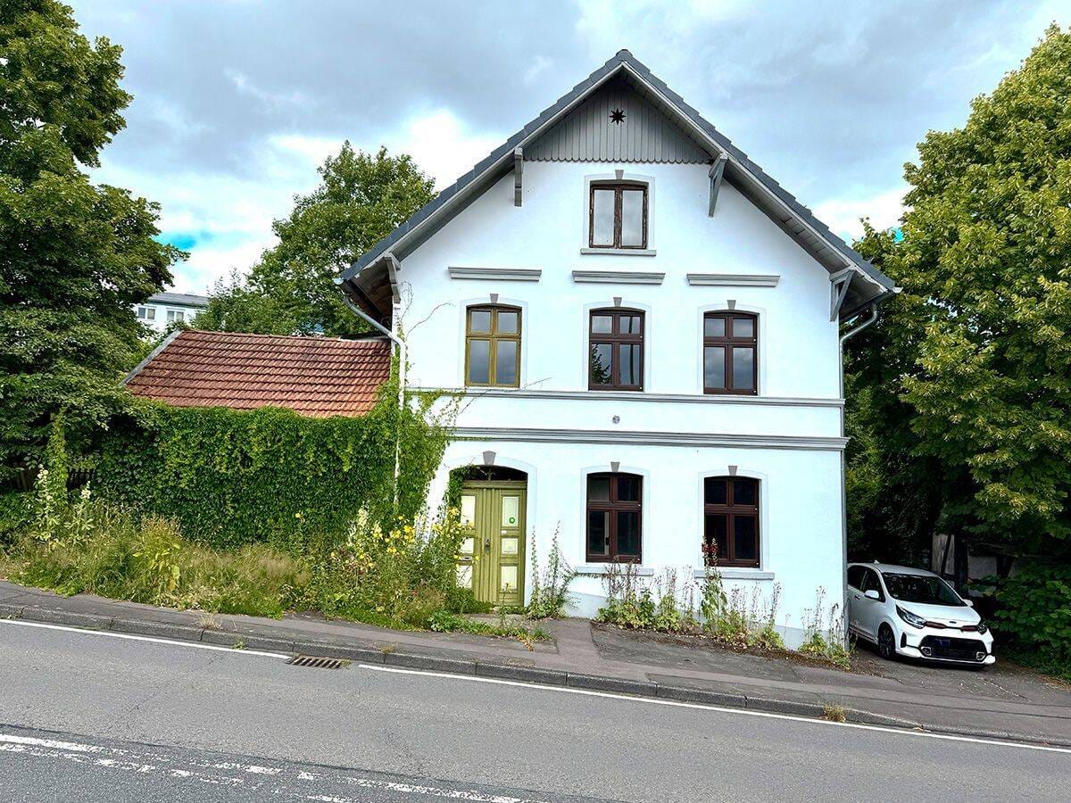 Immobilie in Meinerzhagen - Historisches Einfamilienhaus mit Garten - viel Potenzial auf 507 m² Grundstück - Bild 0