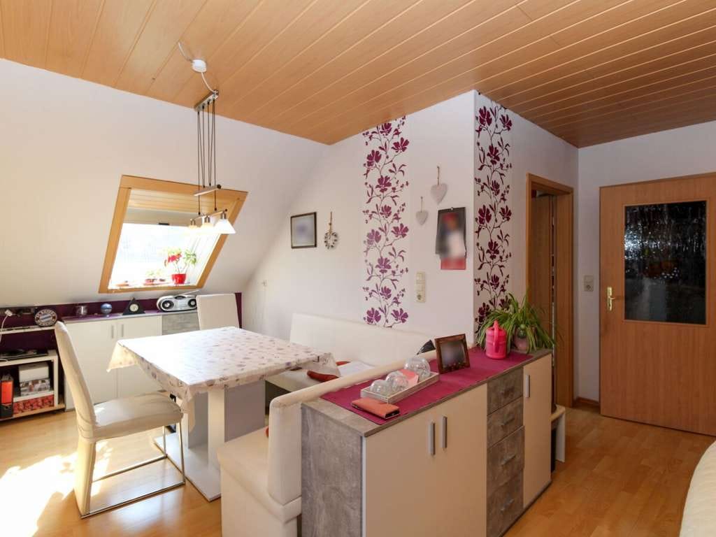 Immobilie in Schlitz - Gemütliche Dachgeschosswohnung mit Balkon in ruhiger Lage von Schlitz-Niederstoll - Bild 0