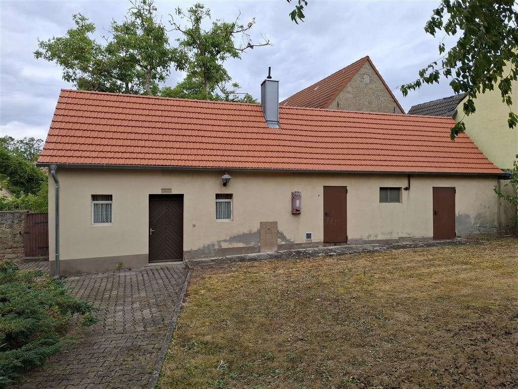 Immobilie in Obernbreit - Historisches Pfarrhaus mit Charme – großzügiges Wohnen auf ca. über 1.100 m² Grundstück - Bild 3