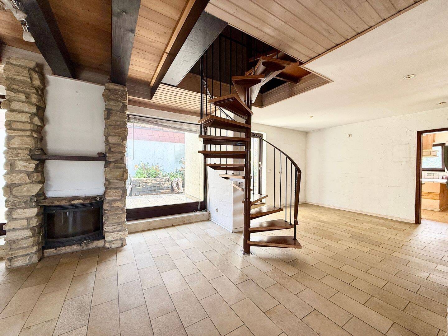 Immobilie in Wendelstein - Rohdiamant - Maisonettewohnung mit Potenzial - uneinsehbarer Dachterrasse - mitten in Wendelstein - Bild 0