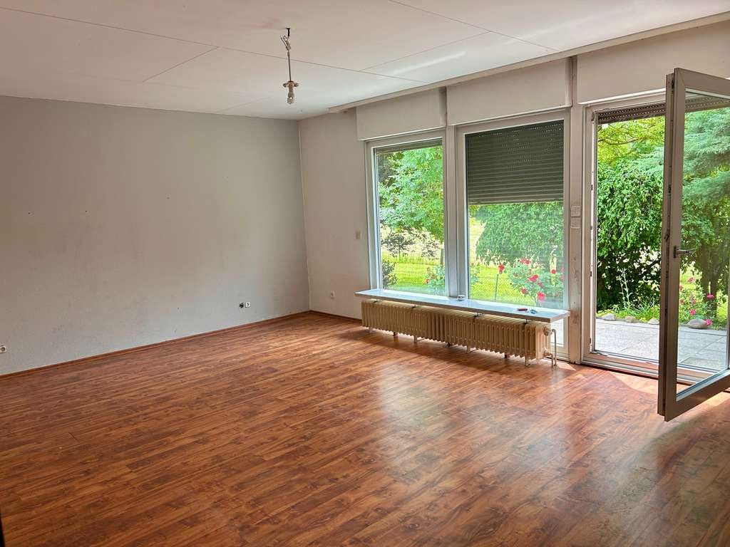 Immobilie in Uetze - Platz für Ideen und Familie – renovierungsbedürftiges Haus mit Vollkeller und Garage - Bild 3