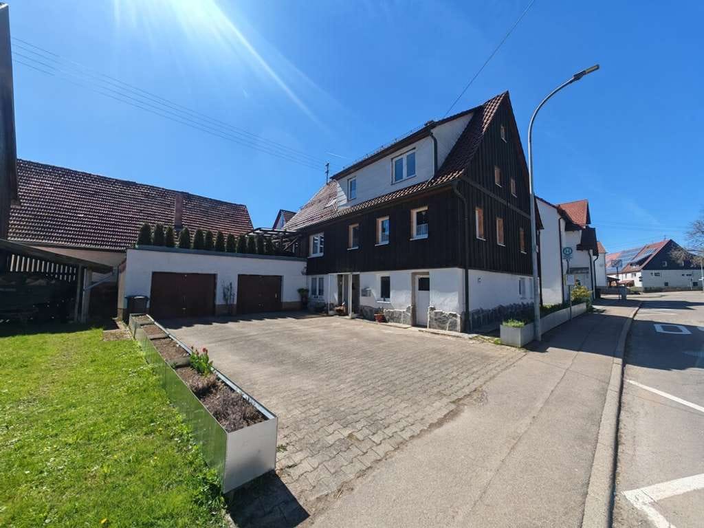 Immobilie in Engstingen - Familiendomizil mit Dachterrasse und Doppelgarage inmitten von Kohlstetten! - Bild 0