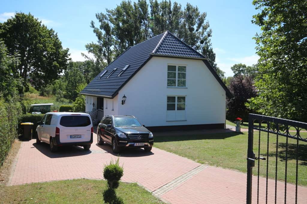 Immobilie in Nordwestuckermark - Haus am See, 3-Familien-Landhaus mit neuem Bootssteg, Luftwärmepumpe&Photovoltaig, 5 Sterne Objekt - Bild 1