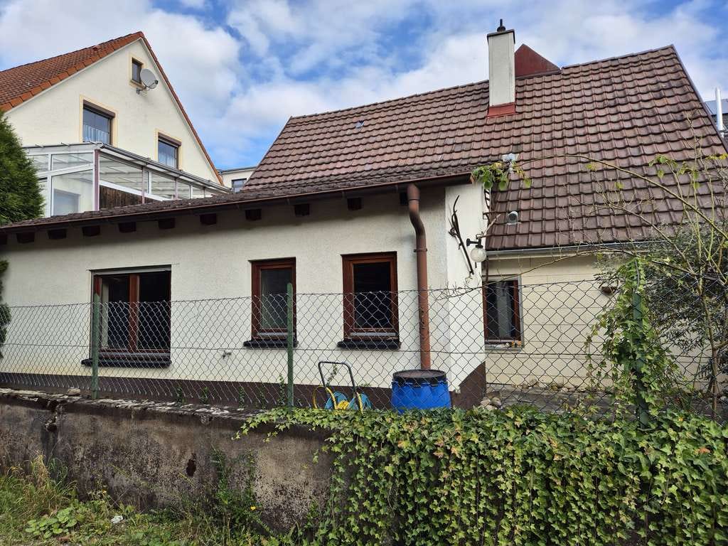 Immobilie in Dettingen an der Erms - Einfamilienhaus mit idyllischem Außenbereich in Dettingen Erms  - Bild 2