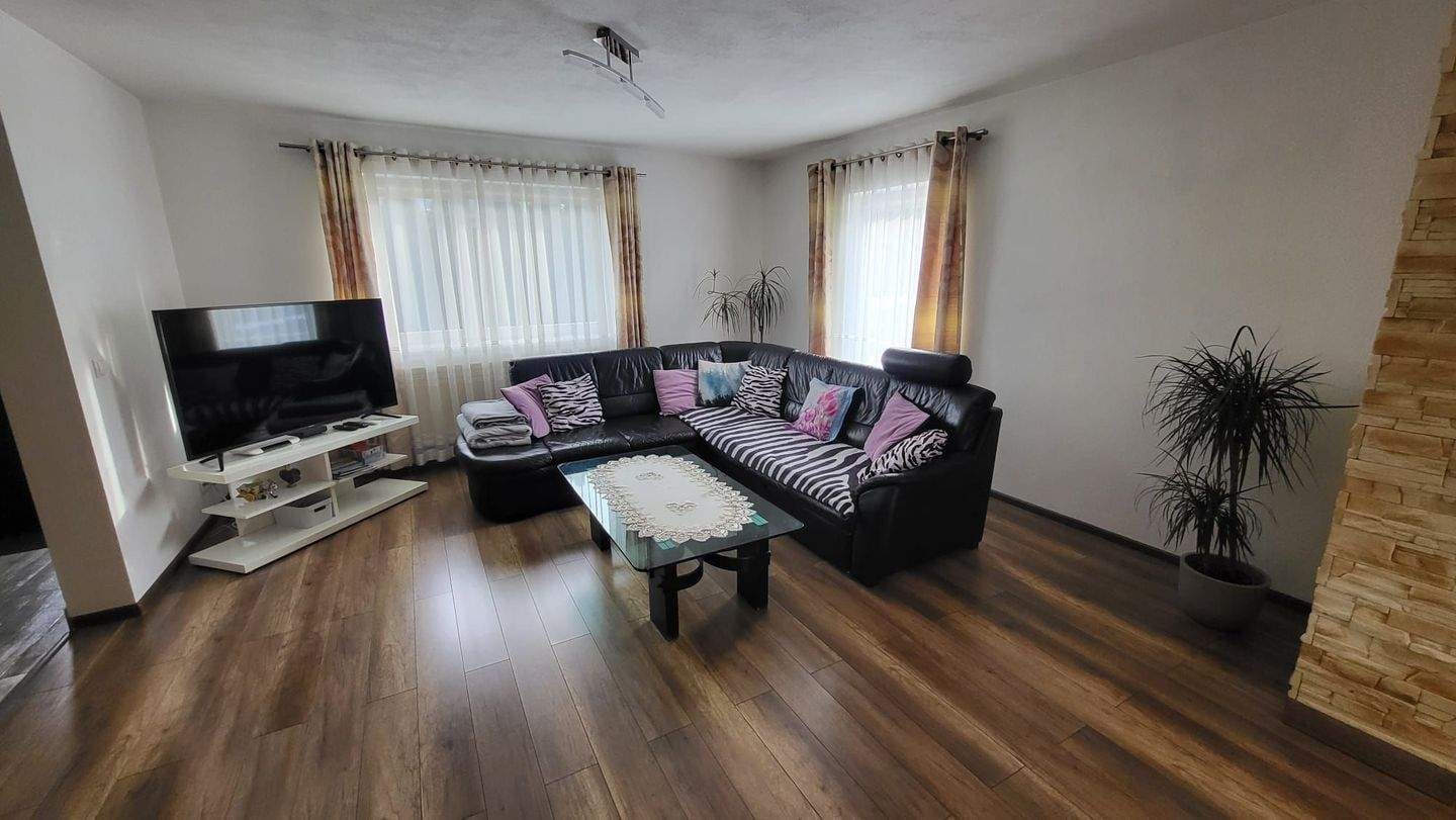 Immobilie in Obertrubach - Einfamilienhaus mit großen Garagen/Hallen - ideal für Handwerker!!! - Bild 3