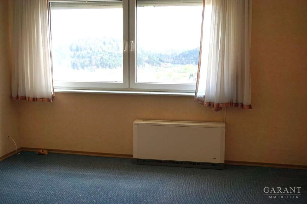Immobilie in Epfendorf - Zweifamilienhaus mit Garten, toller Aussicht und vielseitigen Nutzungsmöglichkeiten in Epfendorf - Bild 4