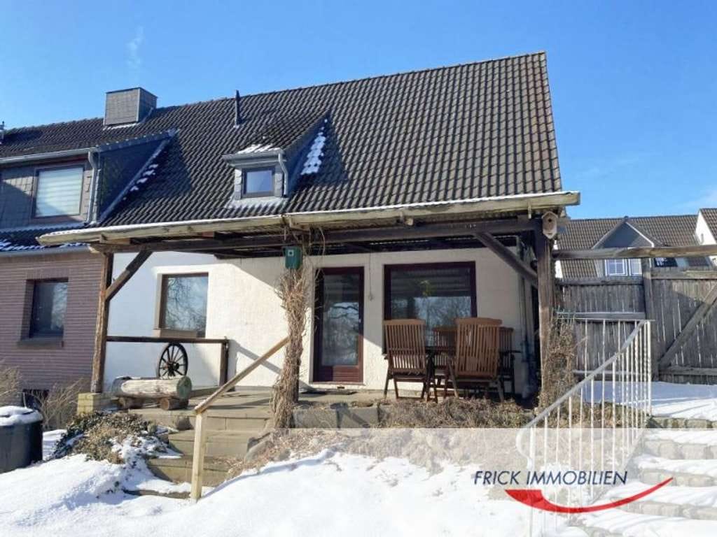 Immobilie in Lensahn - Lensahn - Doppelhaushälfte mit Garage und großem Garten - Bild 0