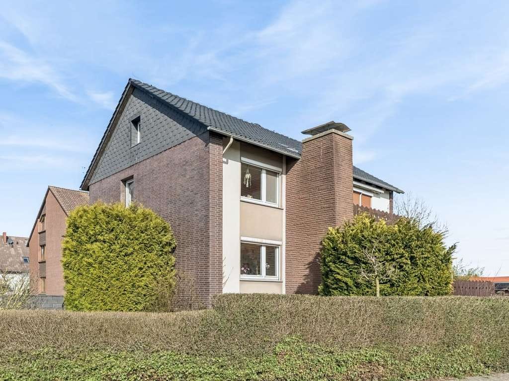 Immobilie in Bad Nenndorf - Einfamilienhaus mit viel Platz für Ihre große Familie in Bad Nenndorf - Bild 1