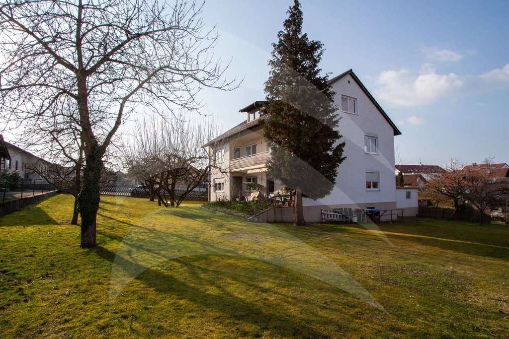 Immobilie in Mallersdorf-Pfaffenberg - Investmentchance: 3 Wohneinheiten plus zusätzliches Baugrundstück - Bild 1