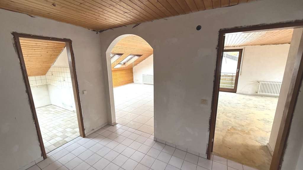 Immobilie in Oberstenfeld - Dachgeschosswohnung mit Potenzial in Oberstenfeld - Bild 3