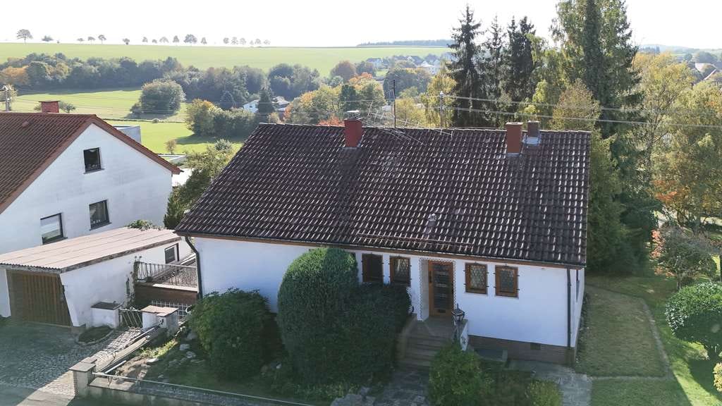 Immobilie in Villingen-Schwenningen - Großzügig & idyllisch Wohnen mit Fernblick: Bevorzugte Lage, Terrasse, Balkon, Garage, bezugsfrei! - Bild 2