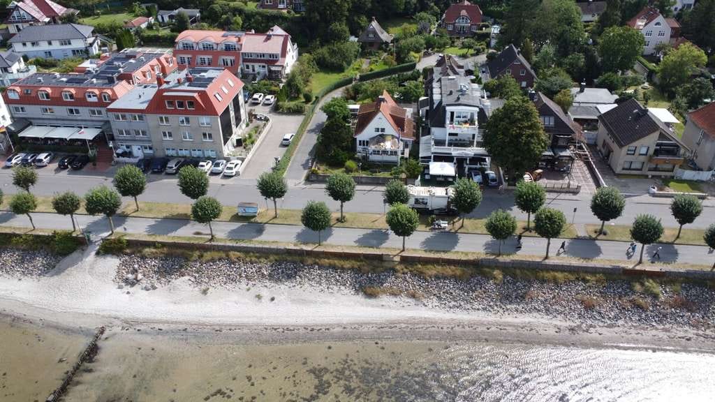 Immobilie in Laboe - Laboe, 1. Reihe, Strandlage, unverbaubarer Blick auf die Förde - Bild 1