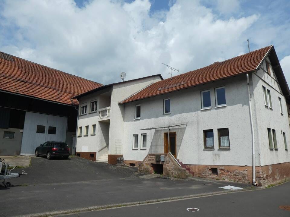 Immobilie in Jossgrund - Vielseitiges Anwesen mit Scheune und großem Potenzial in ruhiger Lage von Oberndorf! - Bild 1