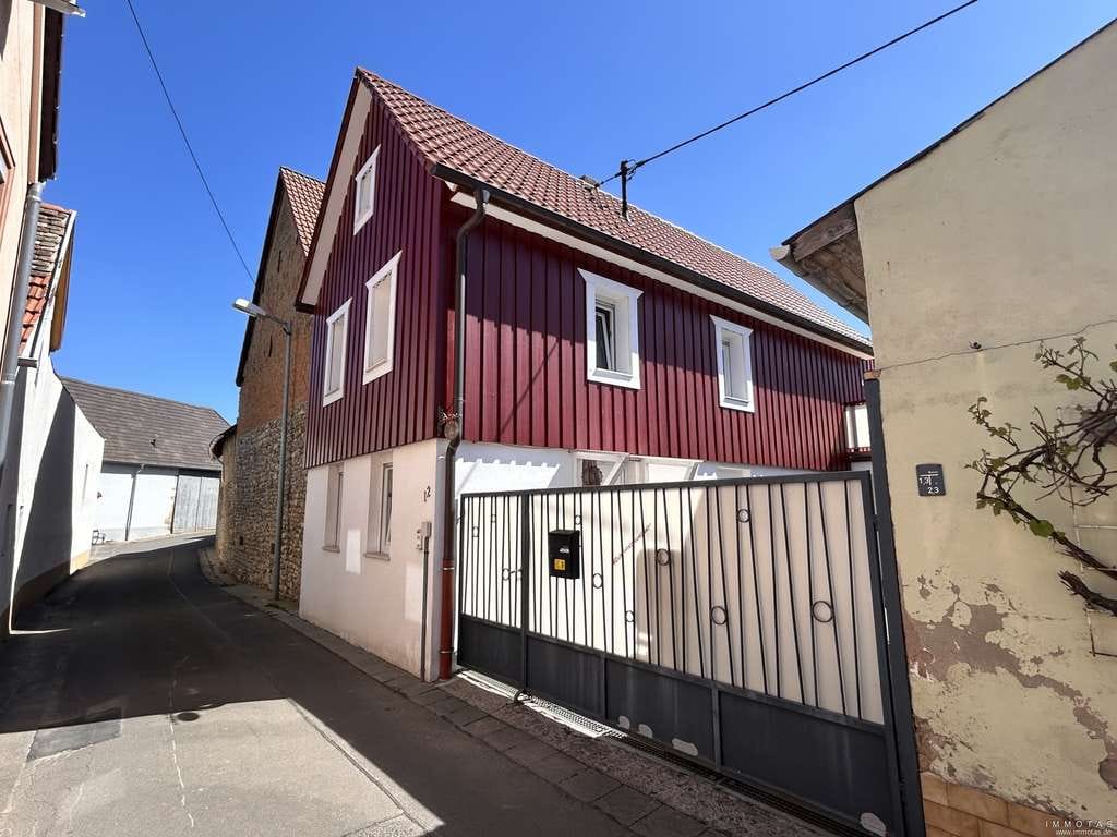 Immobilie in Gau-Heppenheim - Historischer Charme trifft modernen Wohnkomfort, kleines Haus mit Hof, Garten, Garage und Terrasse - Bild 0