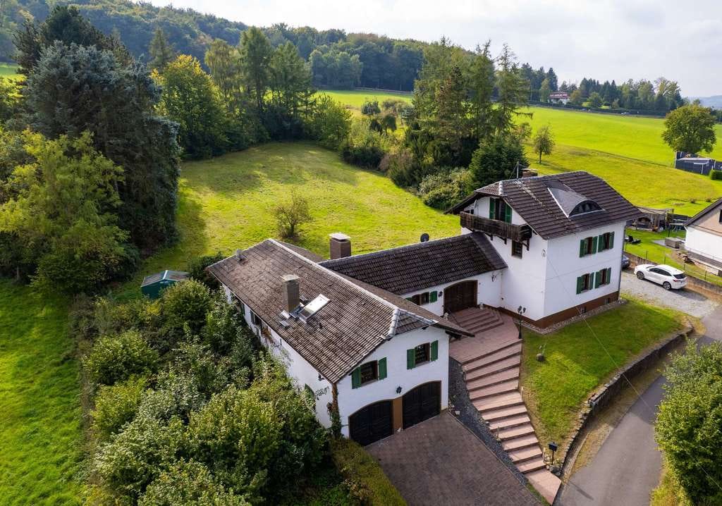 Immobilie in Neustadt (Wied) - Ein Haus mit Geschichte und Zukunft - Großzügiges Landhaus in idyllischer Lage - Bild 2
