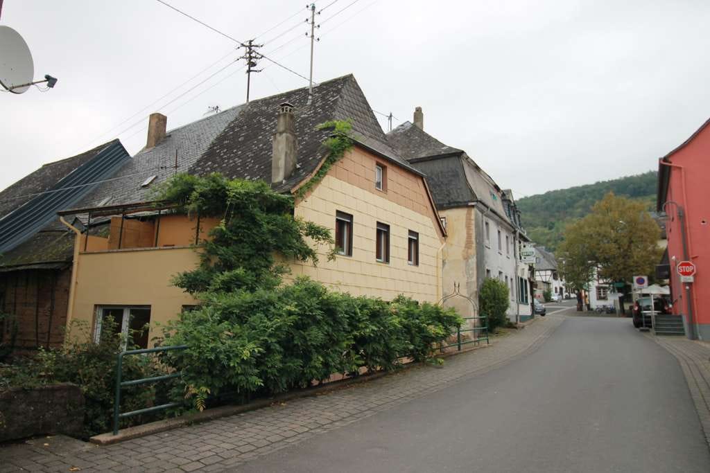 Immobilie in Wintrich - Hochwertig renoviertes 3-Fassaden-Haus in Wintrich - Bild 1