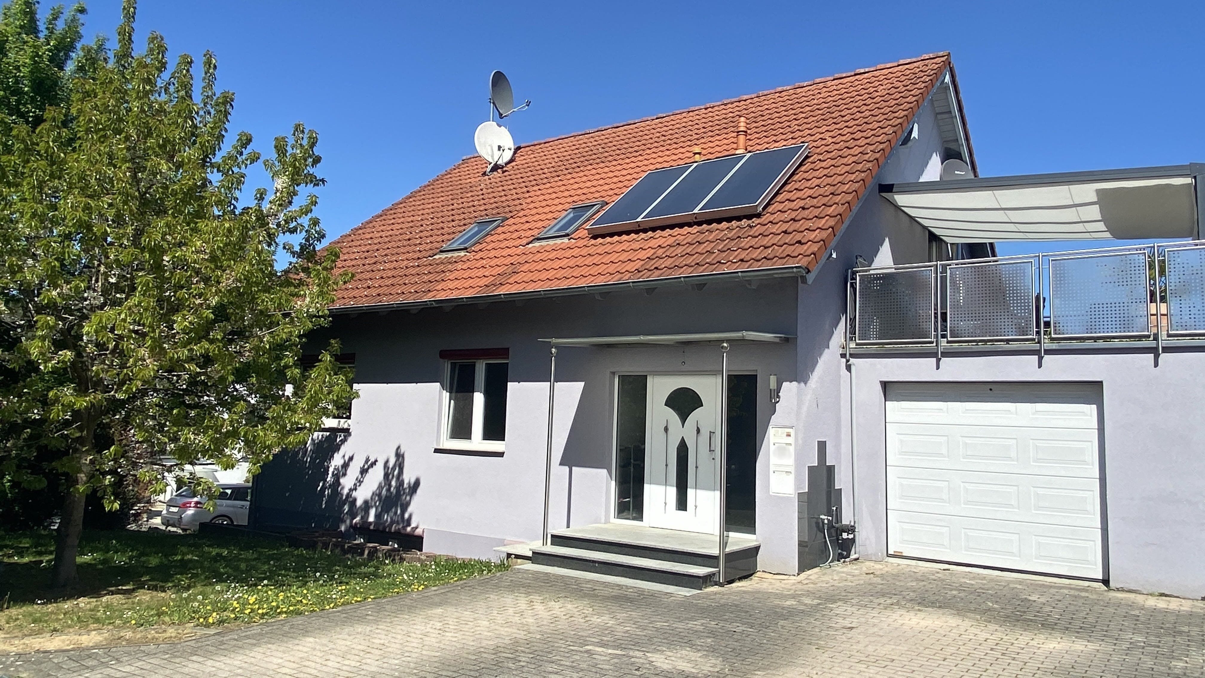 Immobilie in Schwaigern - Stilvolle Wohnung mit Garten, Kamin und Einzelgarage - Bild 0