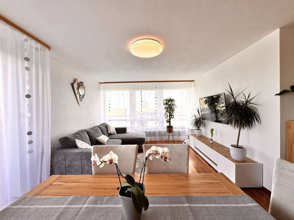 Immobilie in Lahr/Schwarzwald - Gepflegte 4-Zi-Wohnung mit Garage * Modernisiertes Haus * 121 qm Wohnfläche* 77933 Lahr - Bild 2