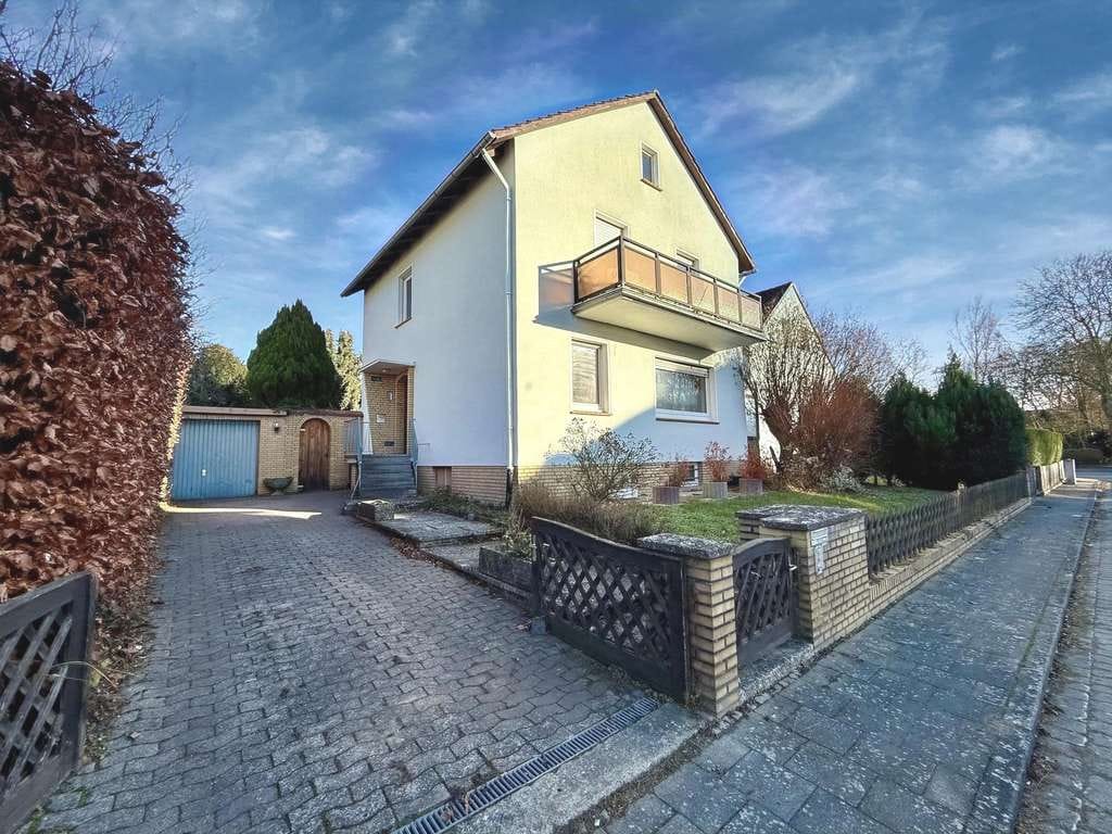 Immobilie in Pattensen - Einfamilienhaus mit 2 Vollgeschossen, Wintergarten, Keller und Garage in ruhiger Lage mit guter Verk - Bild 0