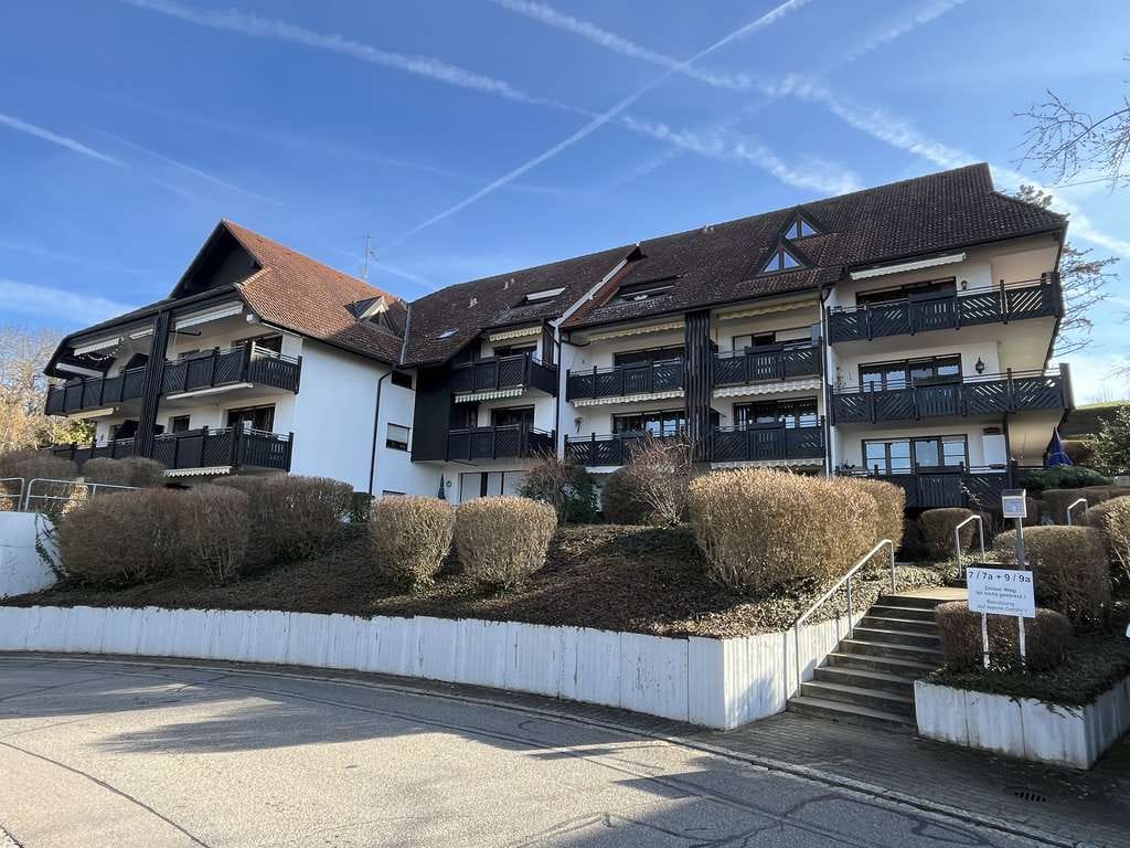 Immobilie in Bad Bellingen - Vermietete 1 - Zimmer - ETW mit Balkon, tollem Blick zu den Vogesen, Kellerabteil , TG-Stellplatz - Bild 0