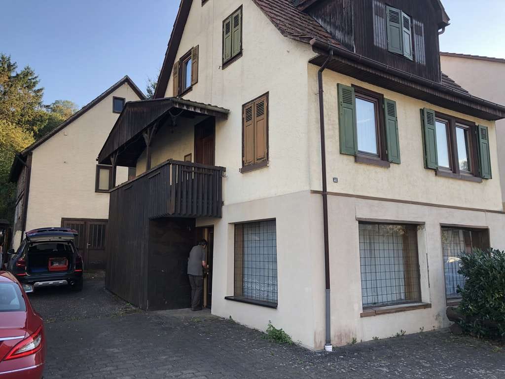 Immobilie in Knittlingen - Handwerkerprojekt! EFH mit Laden, Garage, Werkstatt und großer Ausbaureserve in Weinort - Bild 1