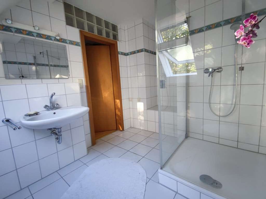 Immobilie in Bad Lippspringe - Großzügiges Einfamilienhaus auf großem Obstgrundstück in bester Lage9 Zimmern in Bad Lippspringe - Bild 3